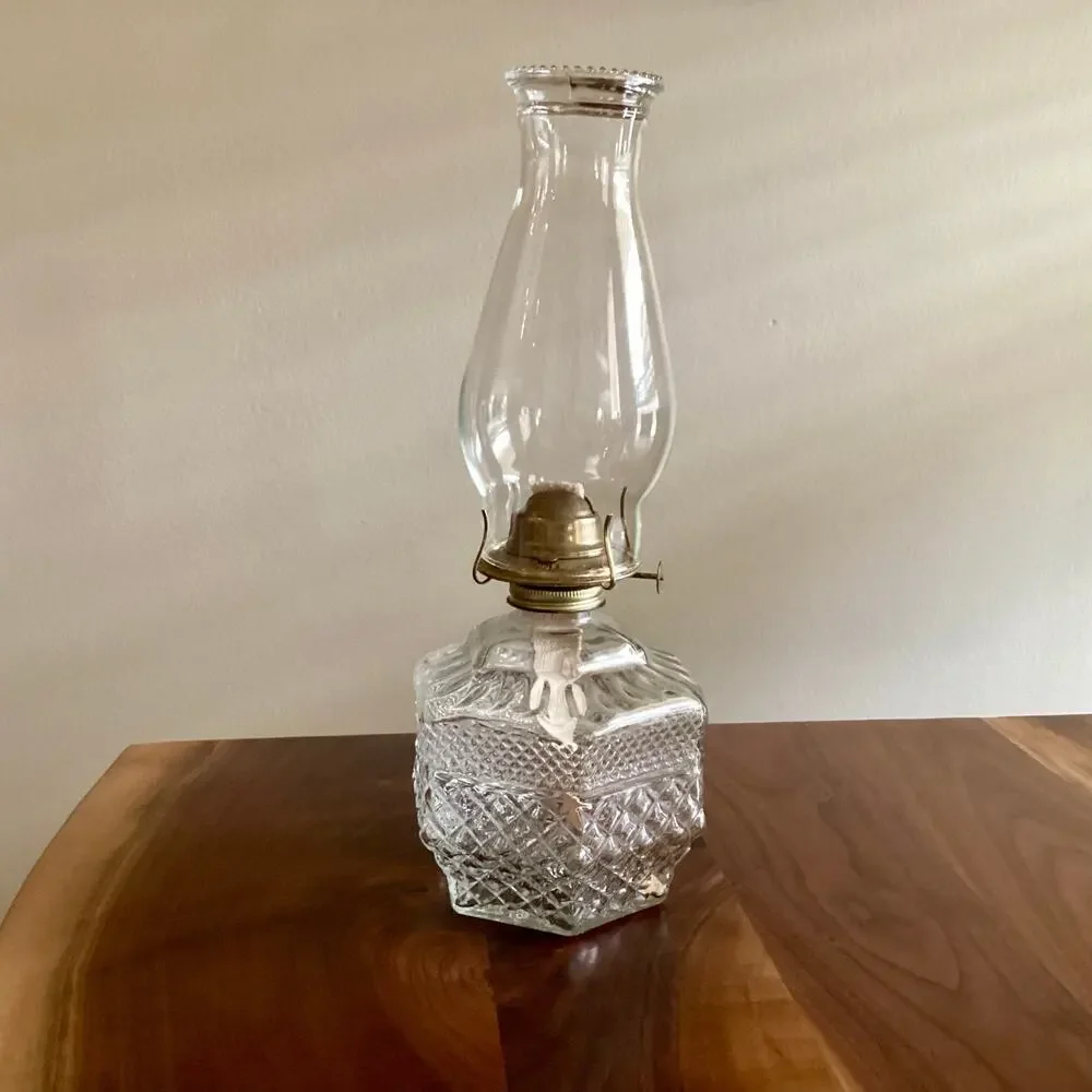NWOT Wexford Oil Lamp & Shade